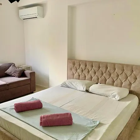 Lejlighed Cozy In Bllok Prime Location & Fast Wifi Tirana
